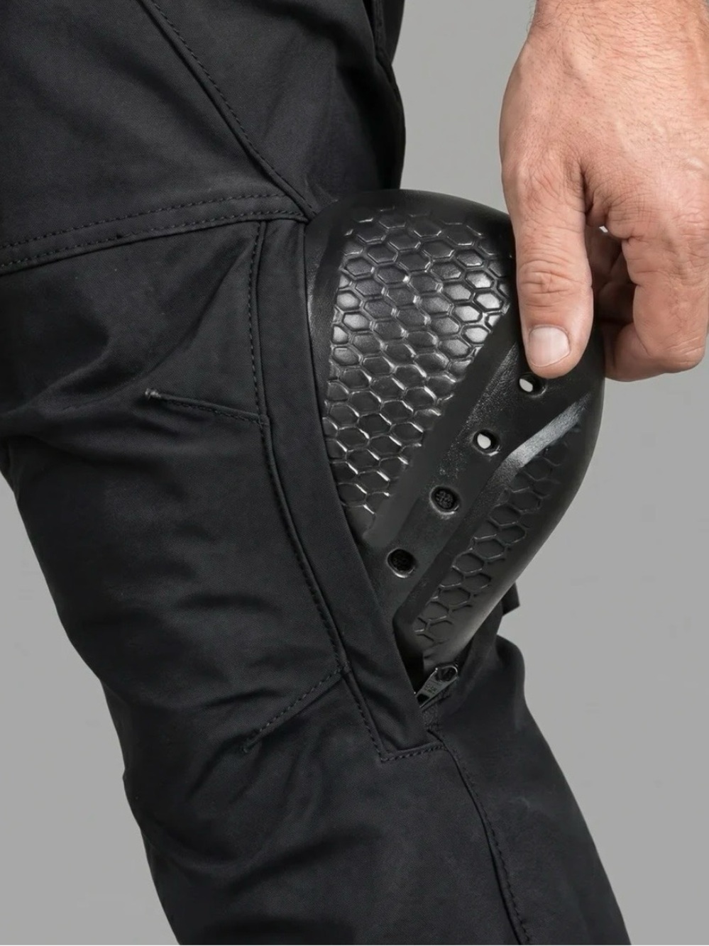 EKON Road Armor Men’s Black Riding Pants Set - Picture 13 of 15